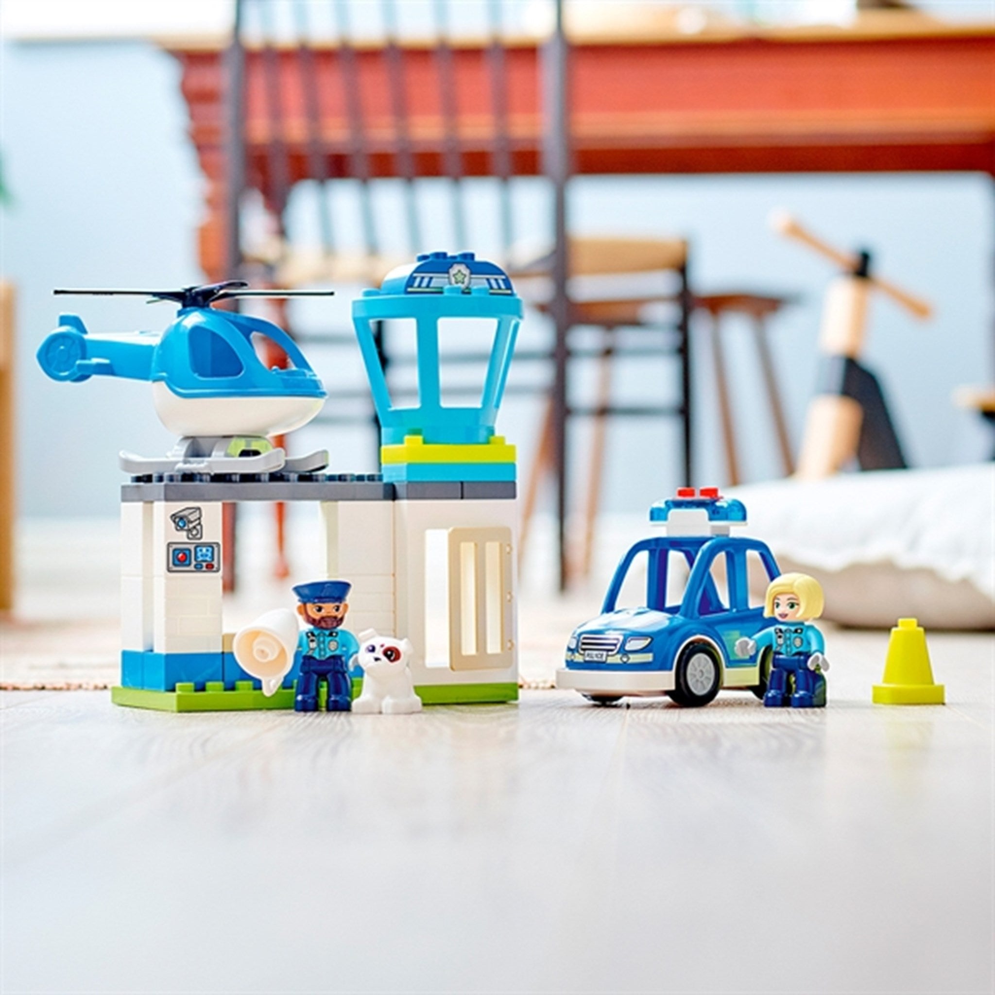 LEGO® DUPLO® Police Station and Helicopter 4