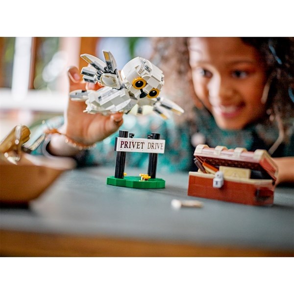 LEGO® Harry Potter™ Hedwig™ at 4 Privet Drive